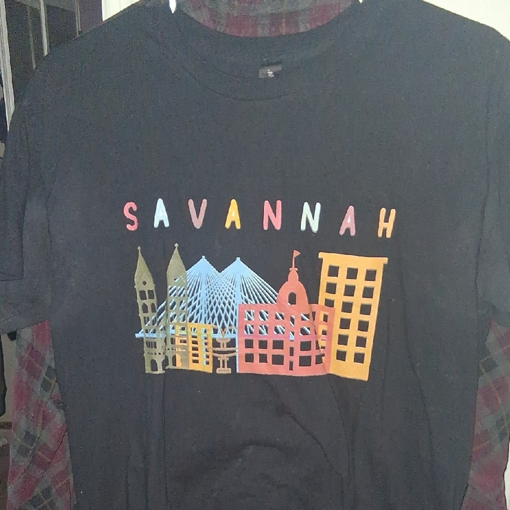 Savannah Mens Size Large Black Graphic T-Shirt